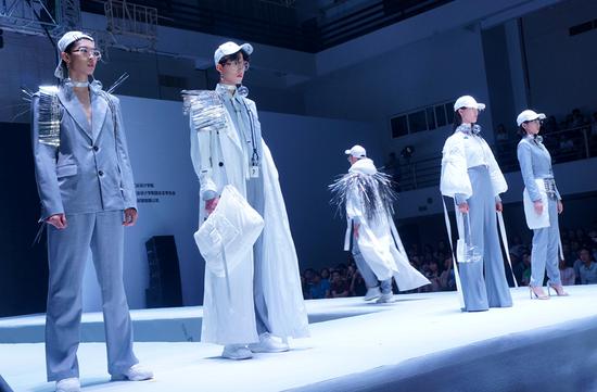 青春之裳，設(shè)計(jì)之聲 廣美工業(yè)設(shè)計(jì)學(xué)院2017屆服裝專業(yè)畢業(yè)作品展